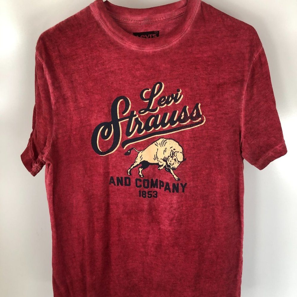 Levi's Red t-shirt